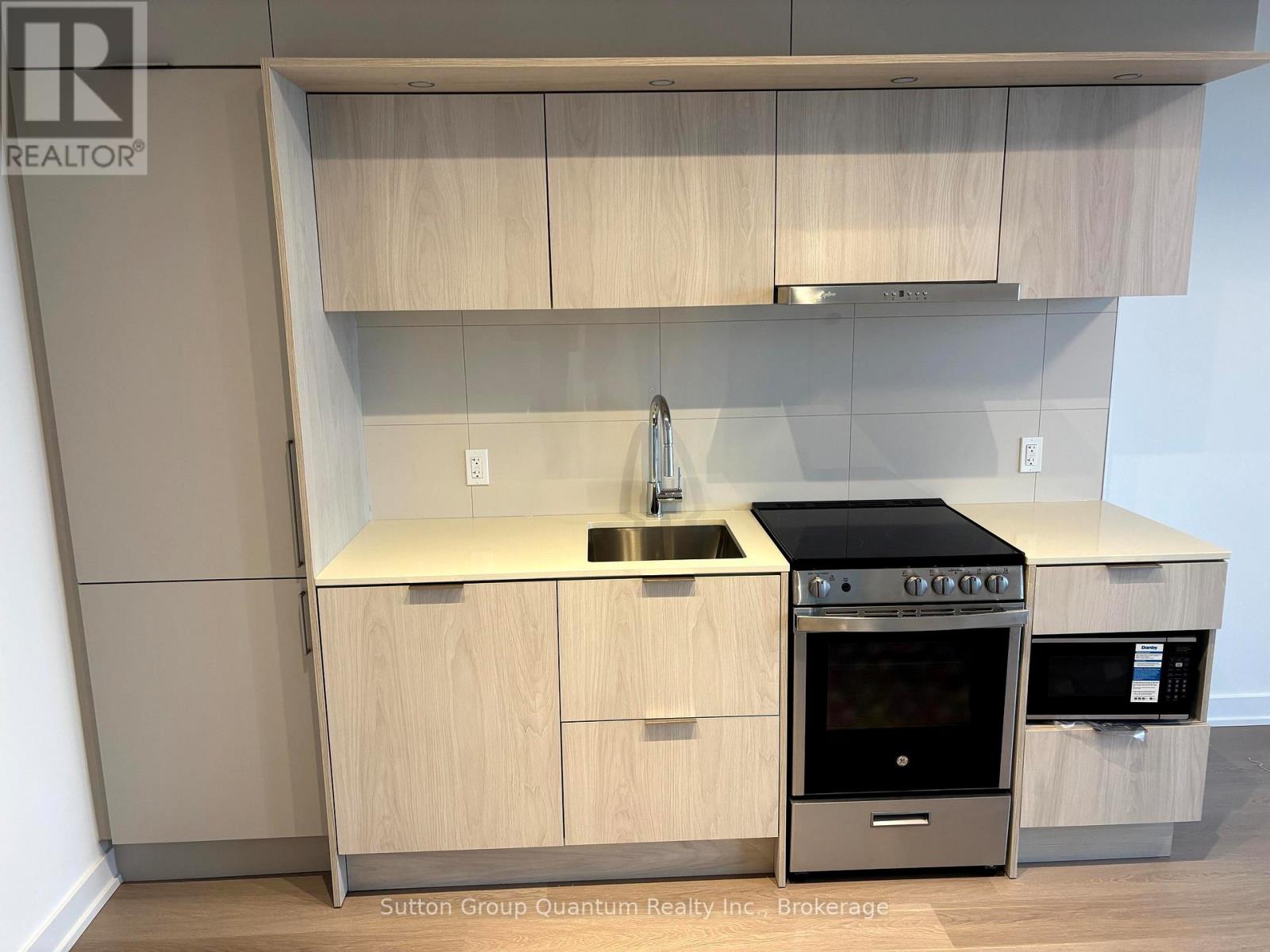 2009 - 448 Burnhamthorpe Road W, Mississauga, Ontario  L5B 0R4 - Photo 2 - W12884516