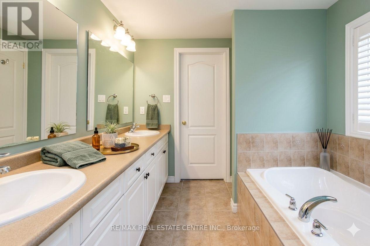 103 Armeda Clow Crescent, Essa, Ontario  L0M 1B2 - Photo 10 - N12884520