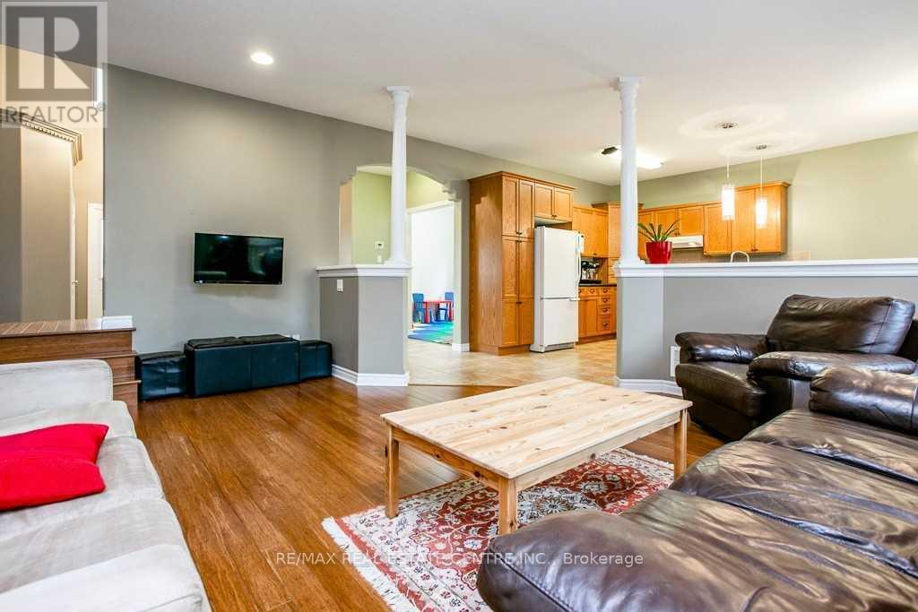 103 Armeda Clow Crescent, Essa, Ontario  L0M 1B2 - Photo 4 - N12884520