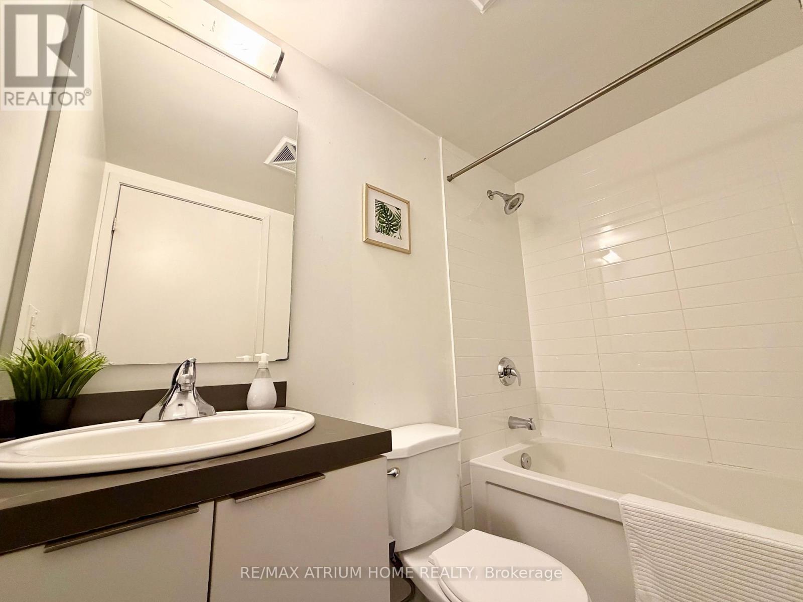 1501 - 14 York Street, Toronto, Ontario  M5J 0B1 - Photo 12 - C12884542