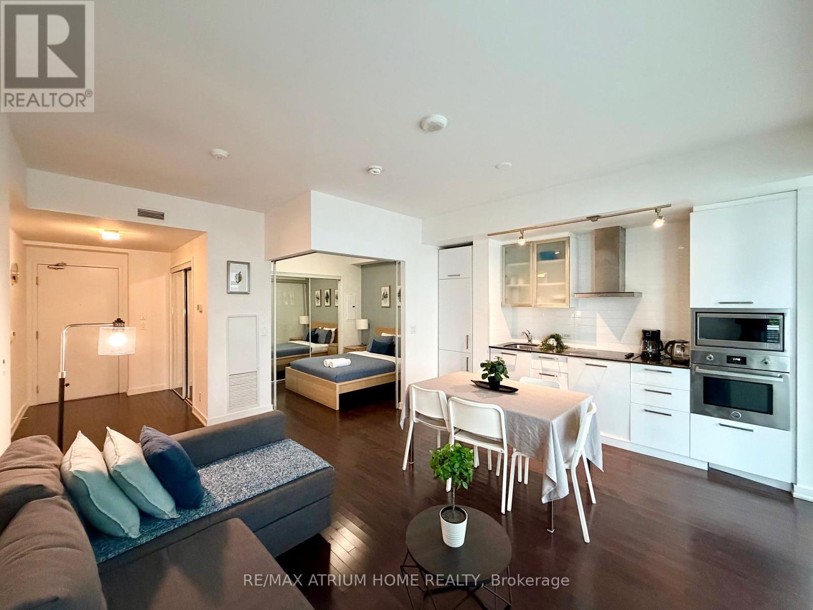 1501 - 14 York Street, Toronto, Ontario  M5J 0B1 - Photo 2 - C12884542