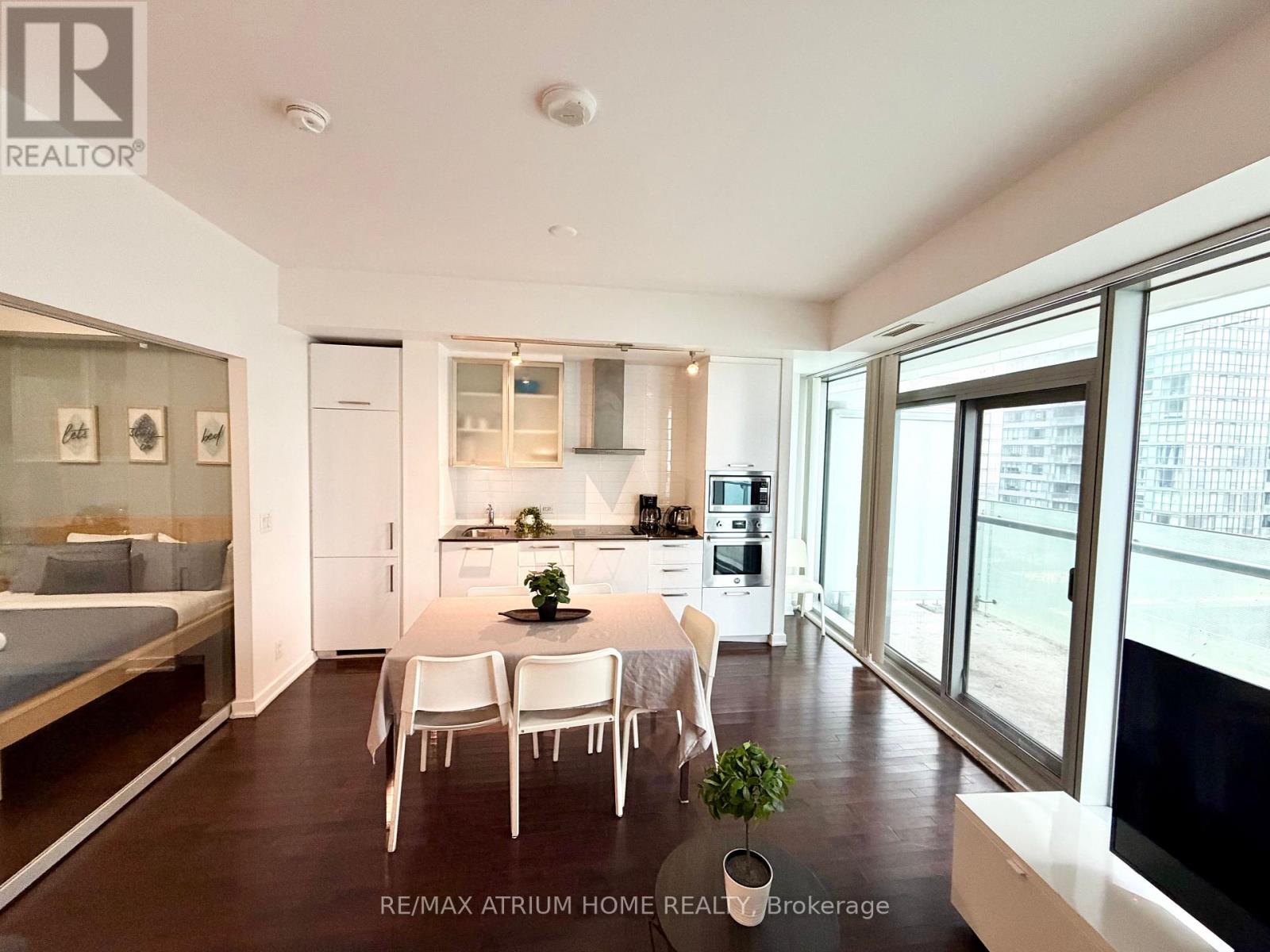 1501 - 14 York Street, Toronto, Ontario  M5J 0B1 - Photo 3 - C12884542