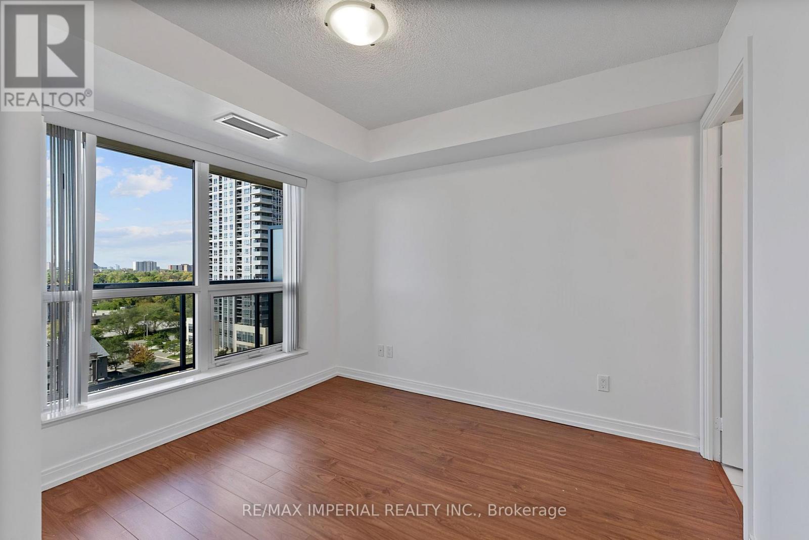 1215 - 181 Village Green Square, Toronto, Ontario  M1S 0K6 - Photo 16 - E12884552