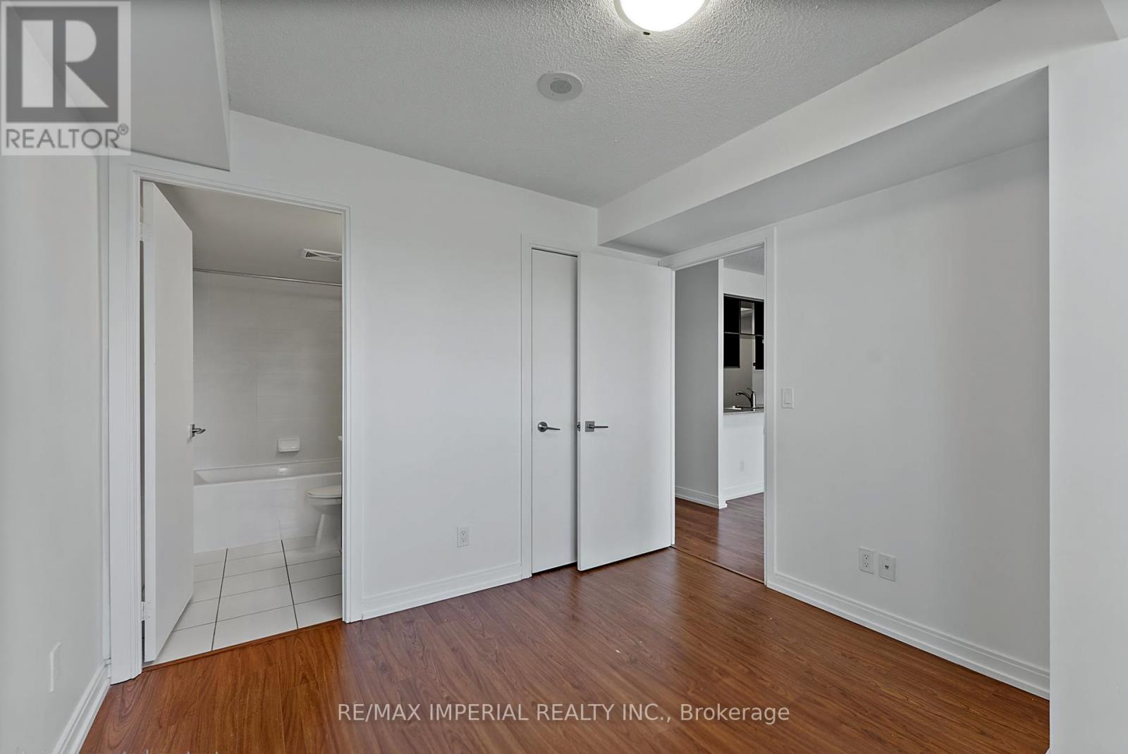 1215 - 181 Village Green Square, Toronto, Ontario  M1S 0K6 - Photo 17 - E12884552