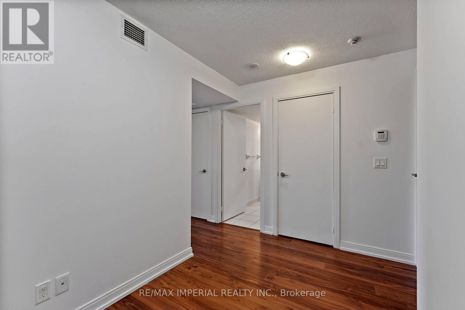 1215 - 181 Village Green Square, Toronto, Ontario  M1S 0K6 - Photo 21 - E12884552