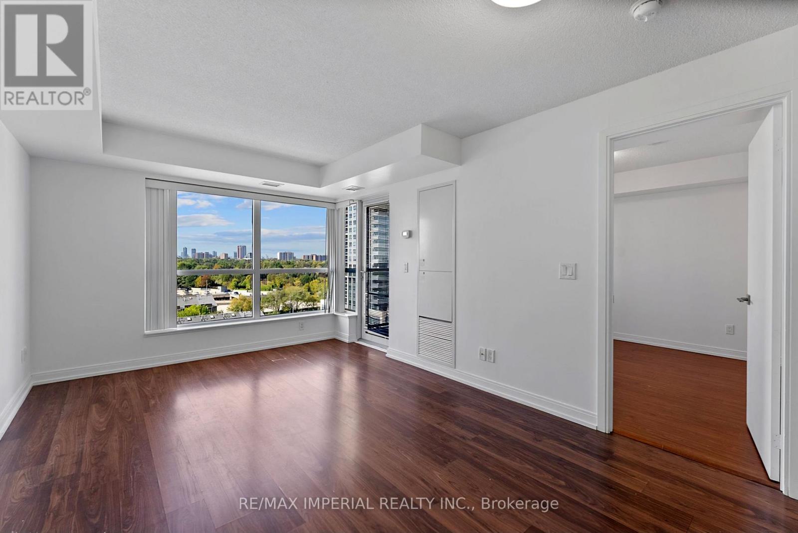 1215 - 181 Village Green Square, Toronto, Ontario  M1S 0K6 - Photo 3 - E12884552