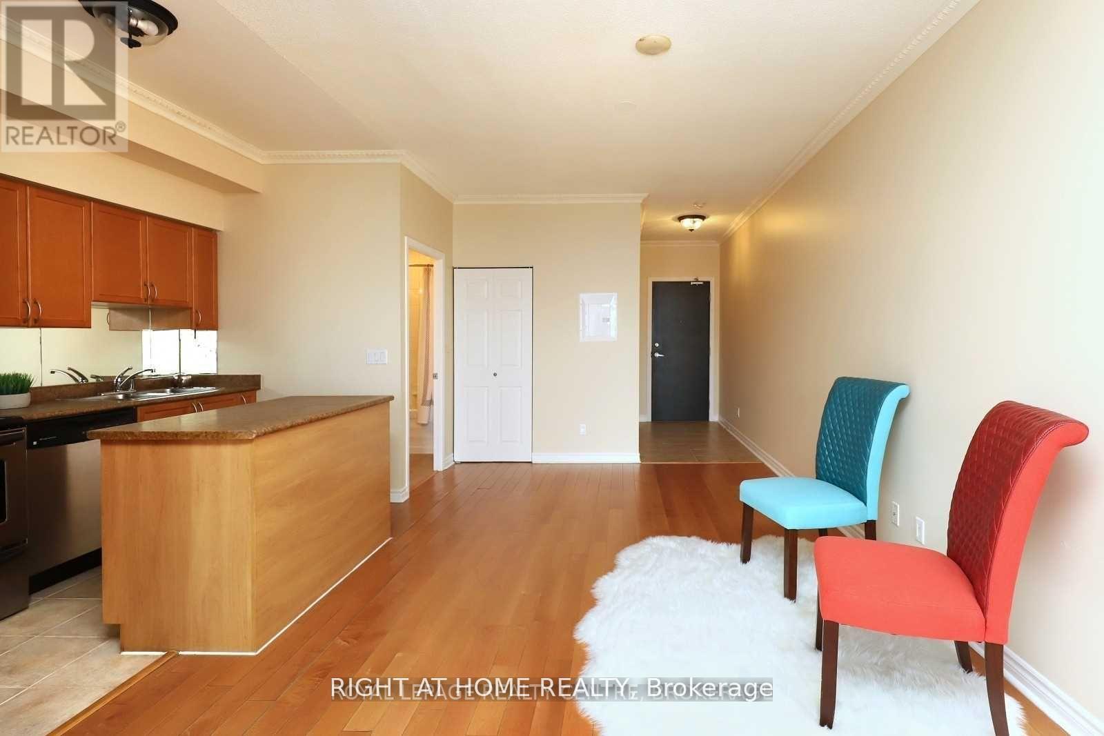 512 - 388 Prince Of Wales Drive, Mississauga, Ontario  L5B 0A1 - Photo 10 - W12884544