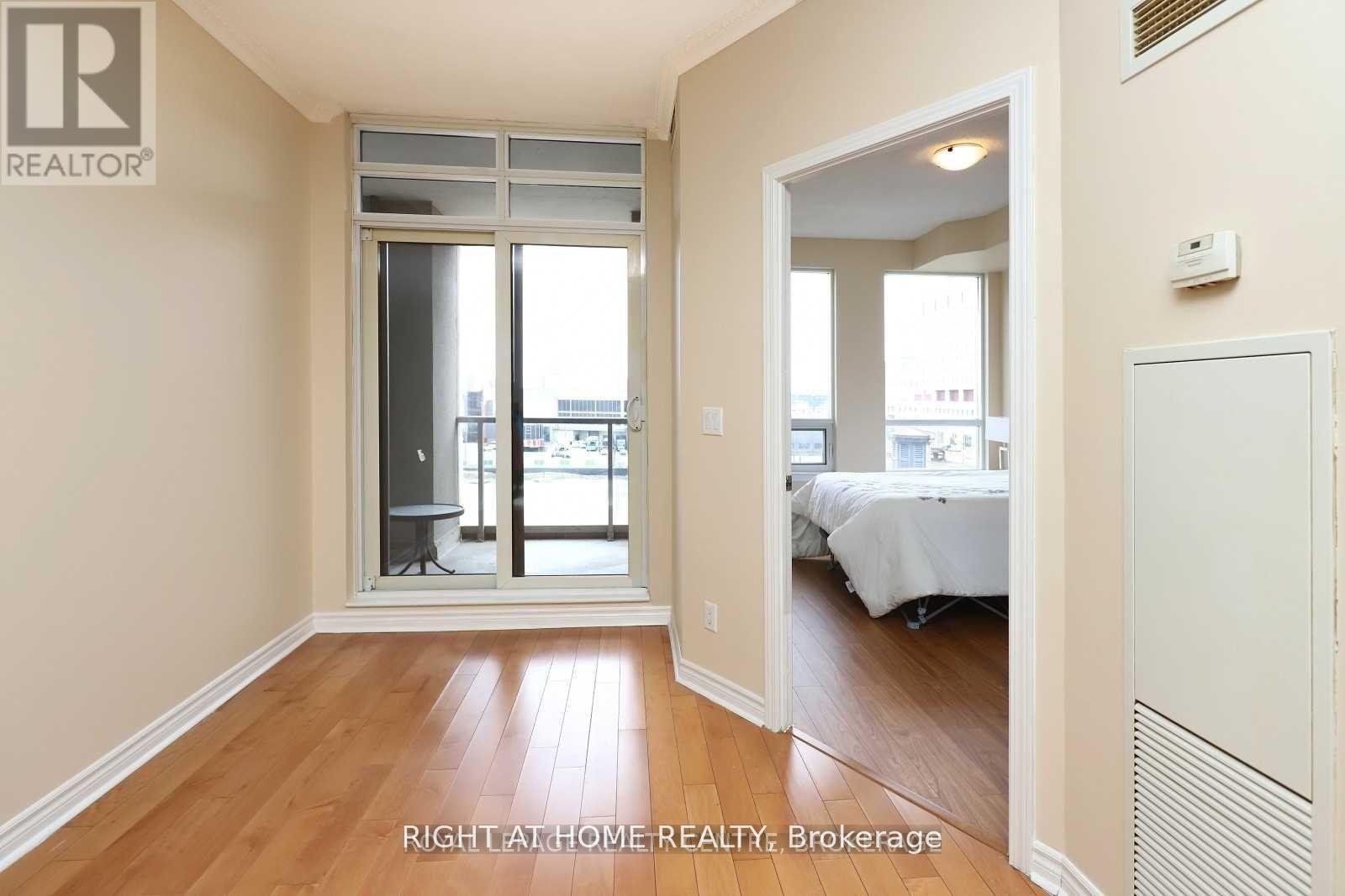 512 - 388 Prince Of Wales Drive, Mississauga, Ontario  L5B 0A1 - Photo 13 - W12884544