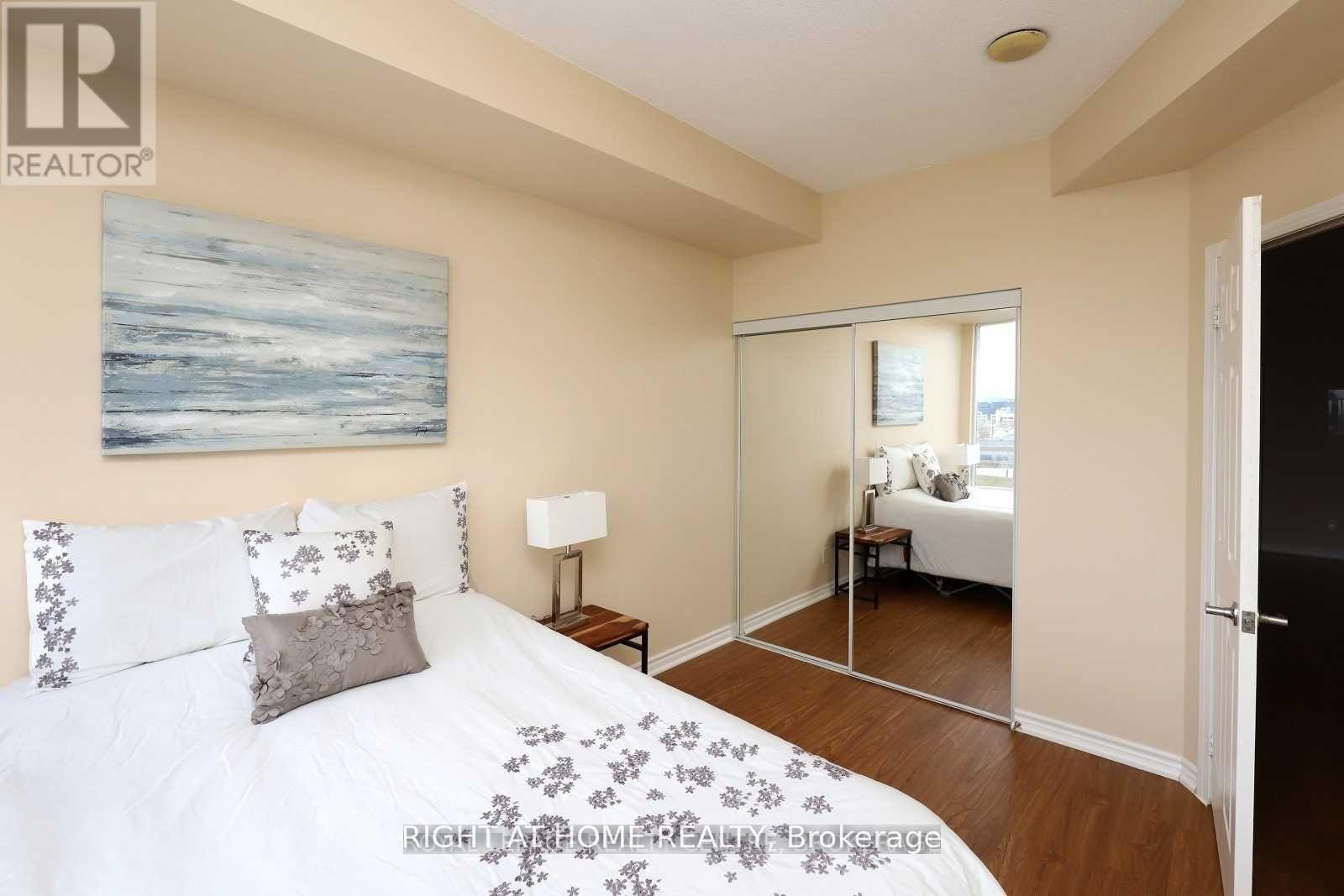 512 - 388 Prince Of Wales Drive, Mississauga, Ontario  L5B 0A1 - Photo 16 - W12884544