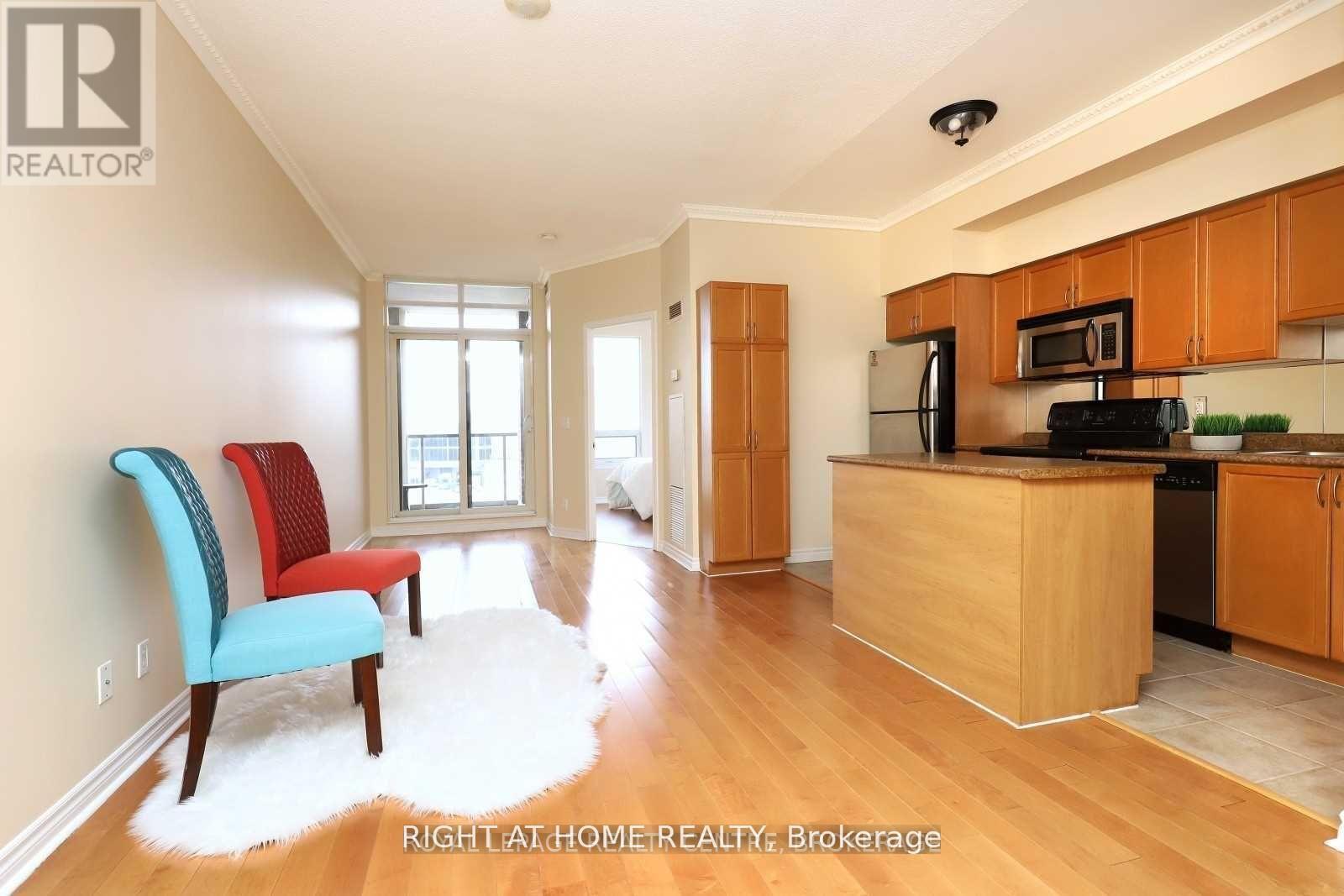 512 - 388 Prince Of Wales Drive, Mississauga, Ontario  L5B 0A1 - Photo 4 - W12884544