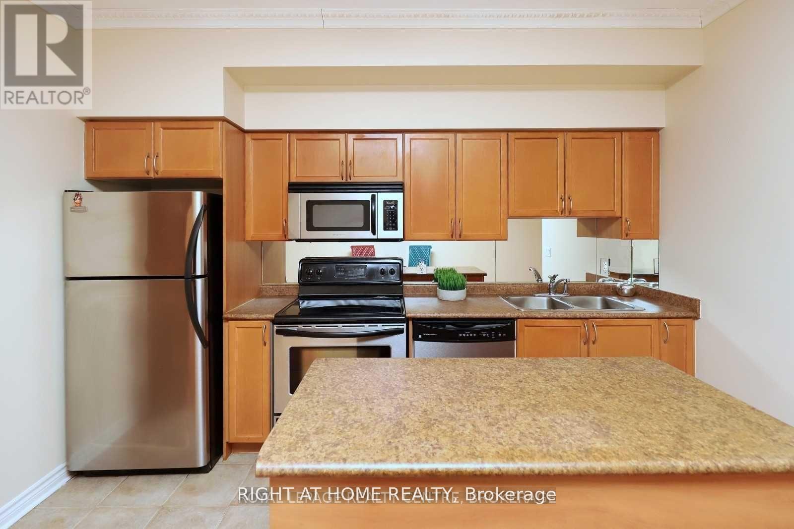 512 - 388 Prince Of Wales Drive, Mississauga, Ontario  L5B 0A1 - Photo 7 - W12884544