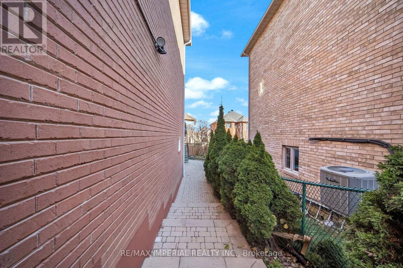 Lower - 9 Caramel Crescent, Richmond Hill, Ontario  L4S 2P9 - Photo 12 - N12835620