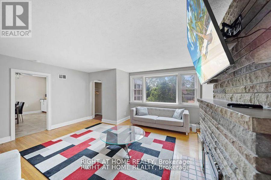 21 Thomson Street, Barrie (0 North), Ontario  L4N 1X4 - Photo 7 - S12884572