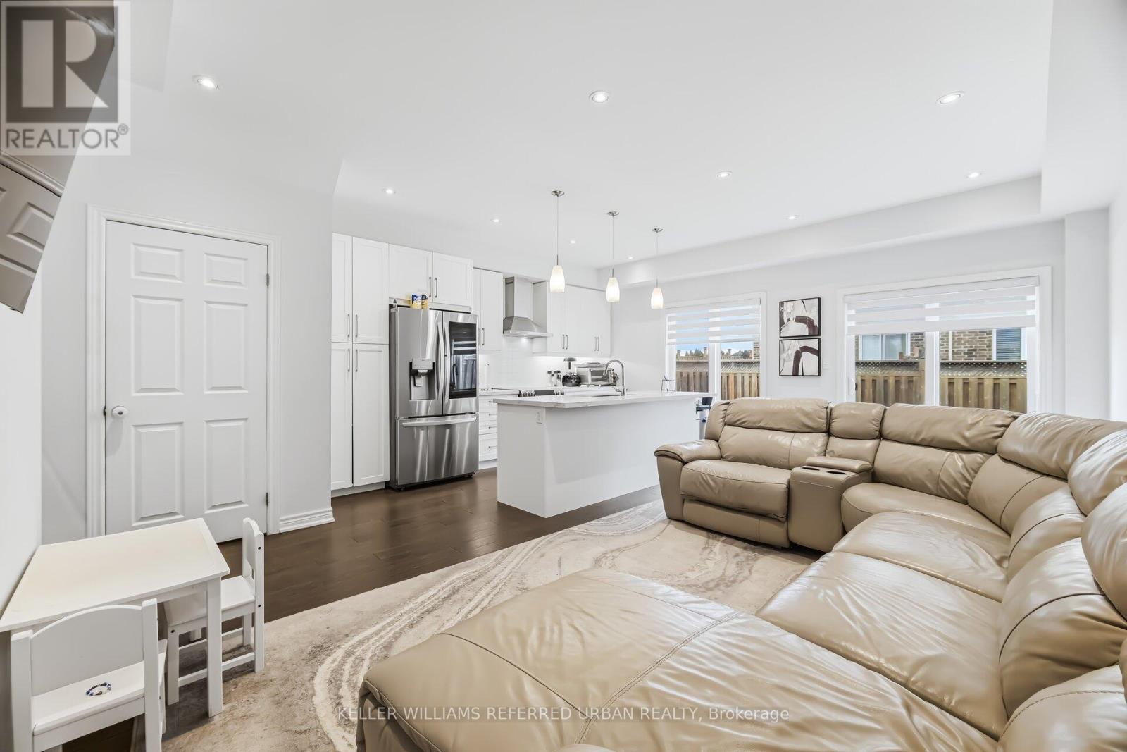 8 - 21 Madonna Drive, Hamilton (Carpenter), Ontario  L9B 0H1 - Photo 5 - X12883646