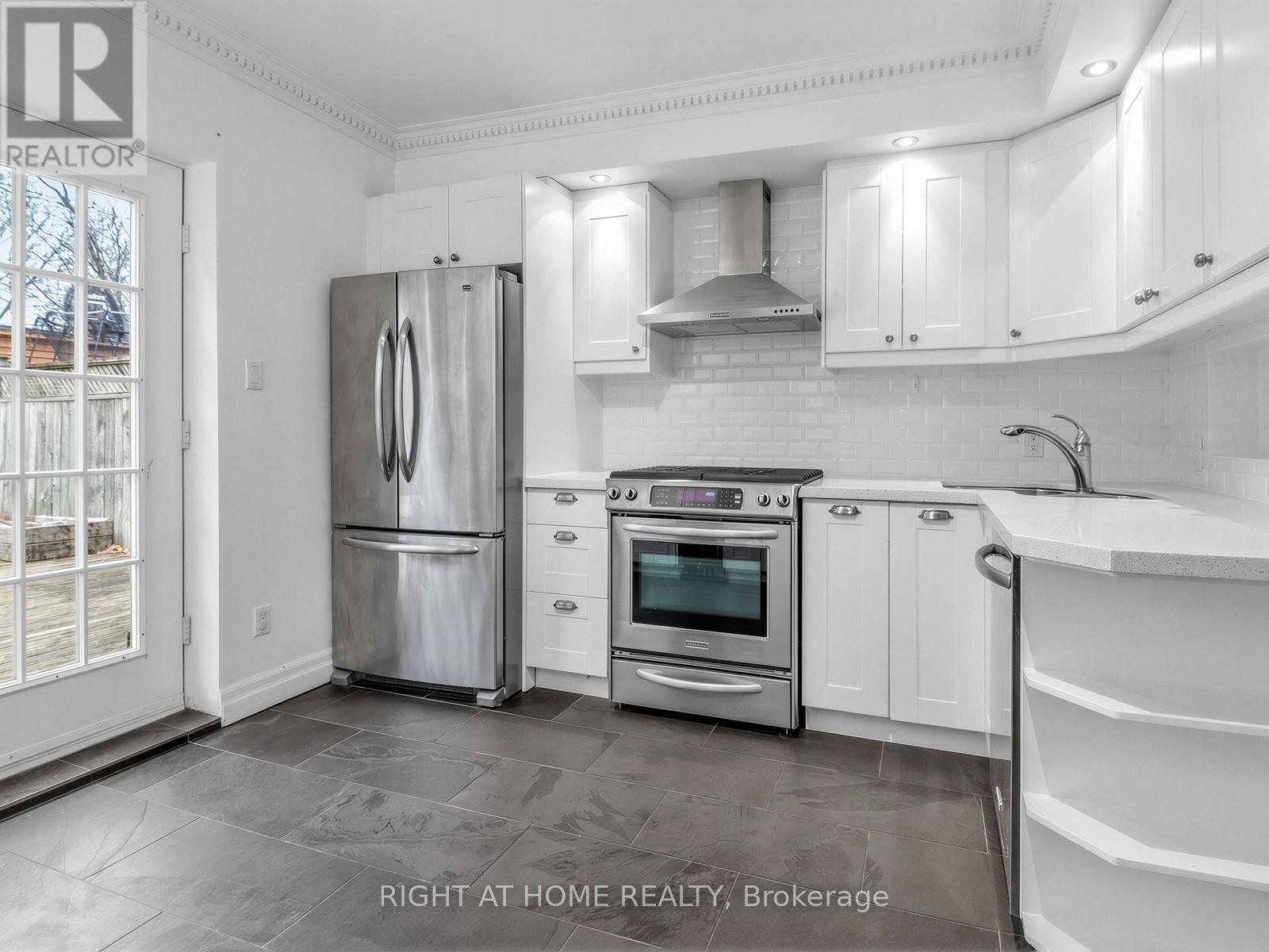 68 Glenforest Road, Toronto (Lawrence Park North), Ontario  M4N 1Z8 - Photo 2 - C12884596