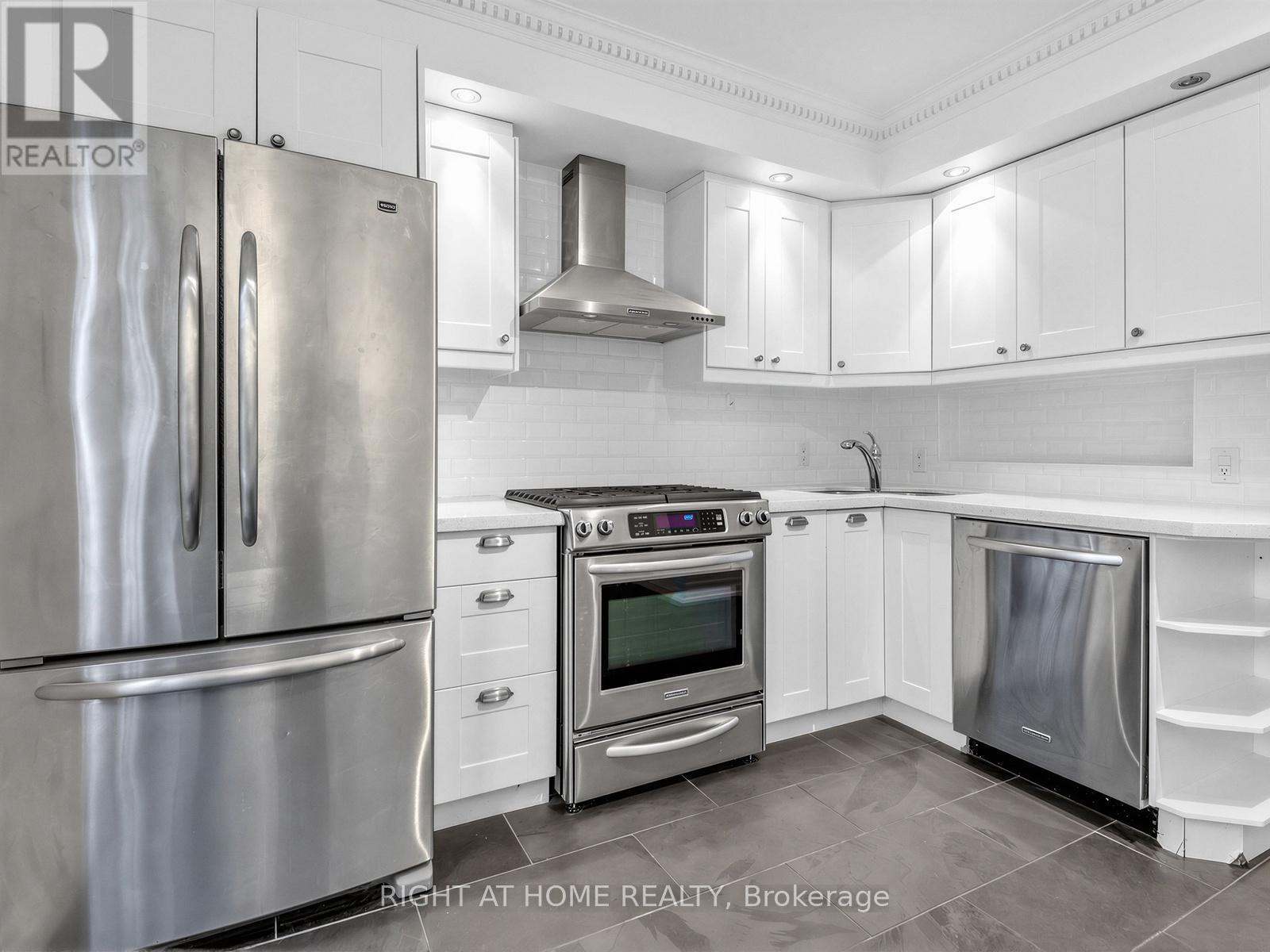 68 Glenforest Road, Toronto (Lawrence Park North), Ontario  M4N 1Z8 - Photo 3 - C12884596