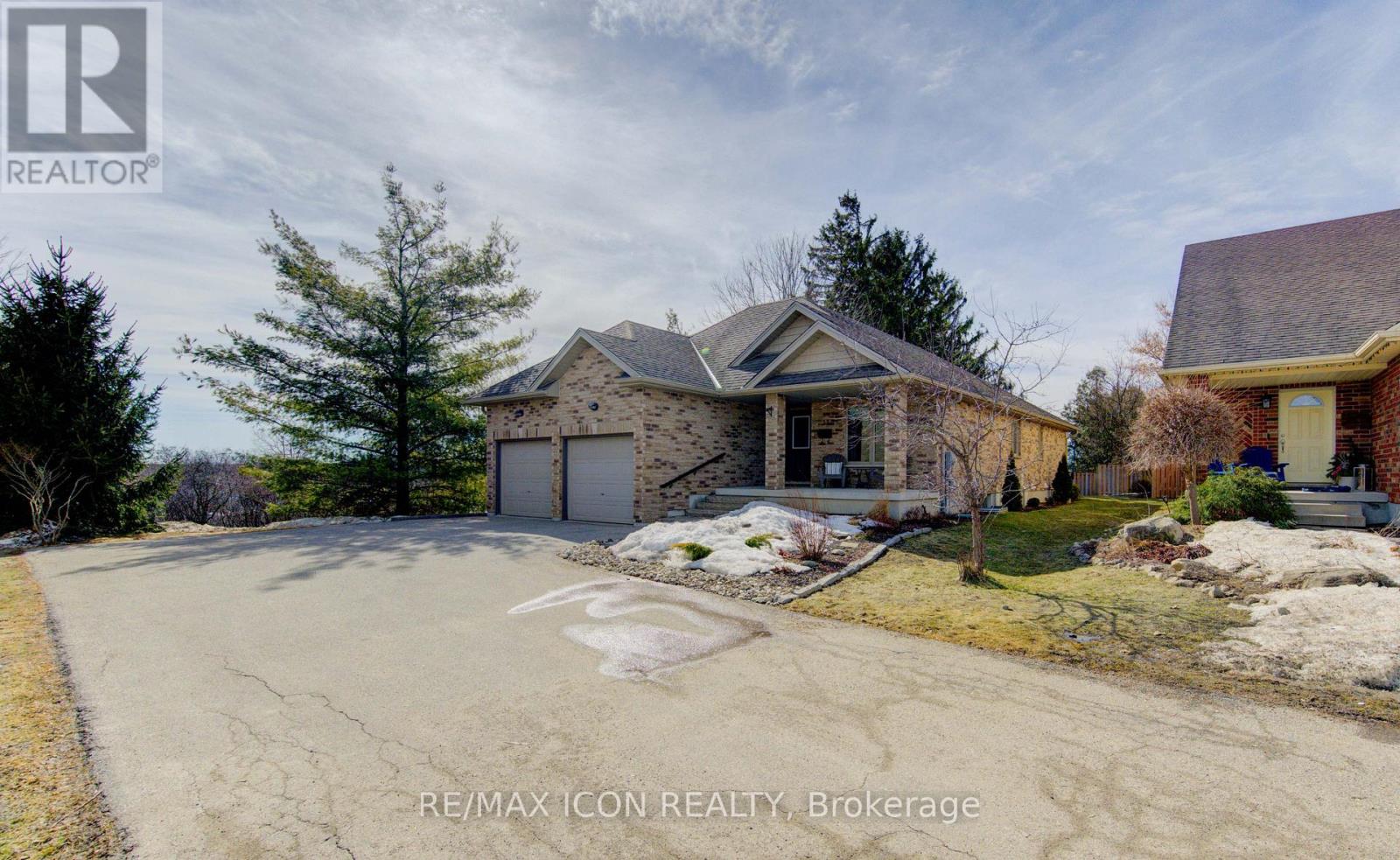 33 Joseph Street, Guelph, Ontario  N1E 2W4 - Photo 4 - X12867120