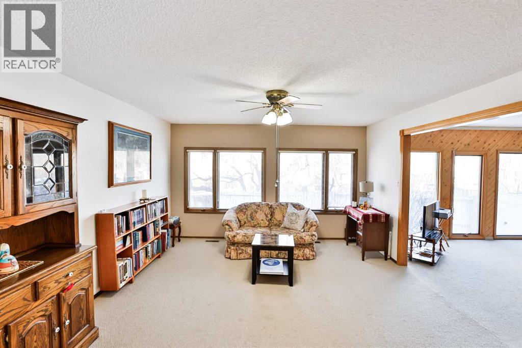 159 Park Avenue, Raymond, Alberta  T0K 2S0 - Photo 9 - A2292200