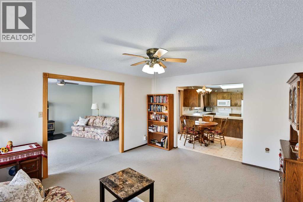 159 Park Avenue, Raymond, Alberta  T0K 2S0 - Photo 10 - A2292200