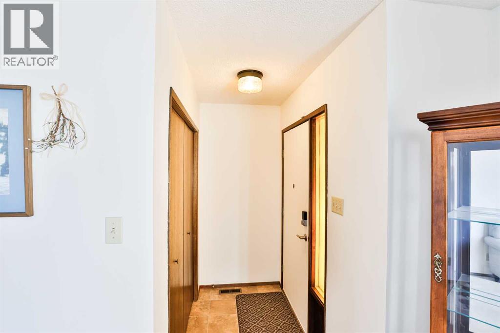 159 Park Avenue, Raymond, Alberta  T0K 2S0 - Photo 2 - A2292200