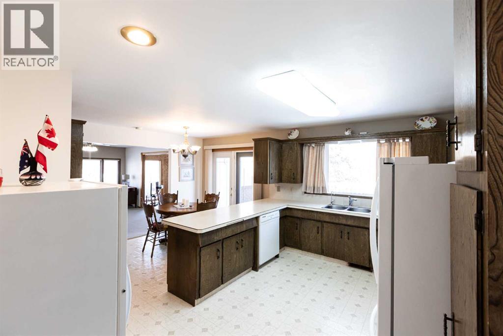 159 Park Avenue, Raymond, Alberta  T0K 2S0 - Photo 8 - A2292200