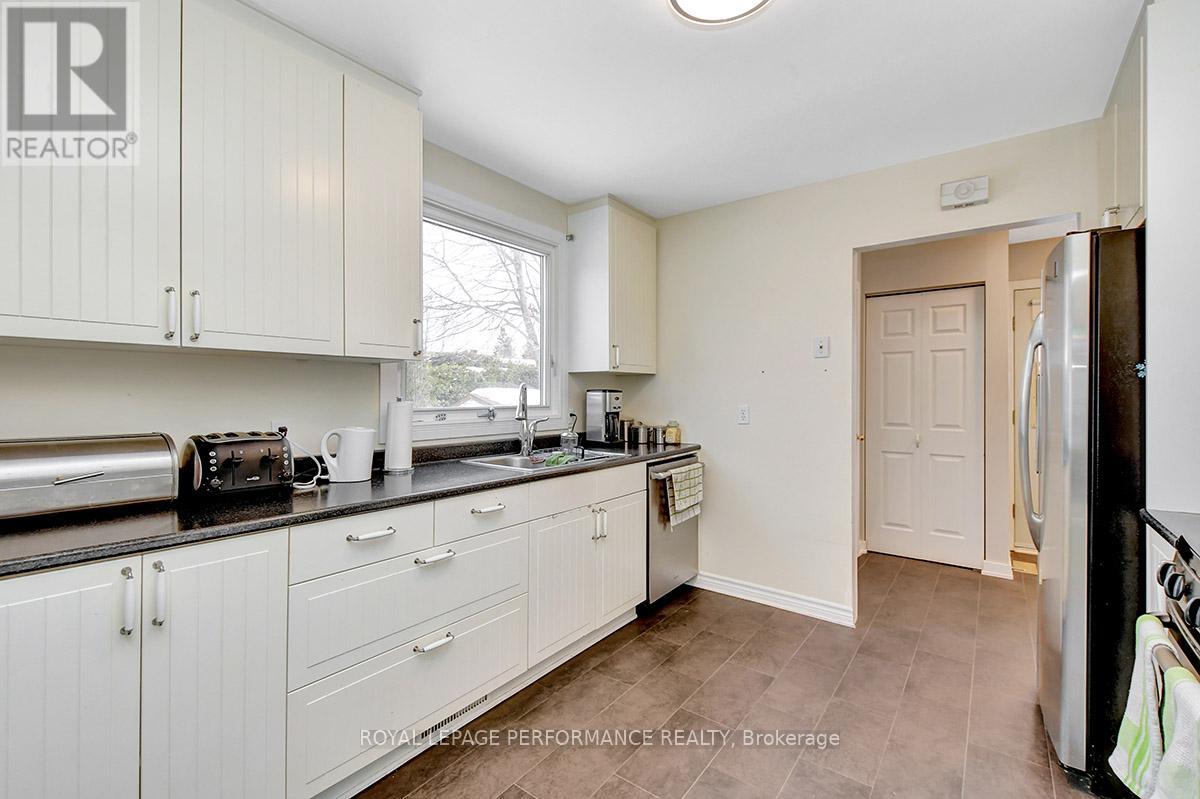 122 Post Road, Ottawa, Ontario  K2L 1L2 - Photo 9 - X12884628