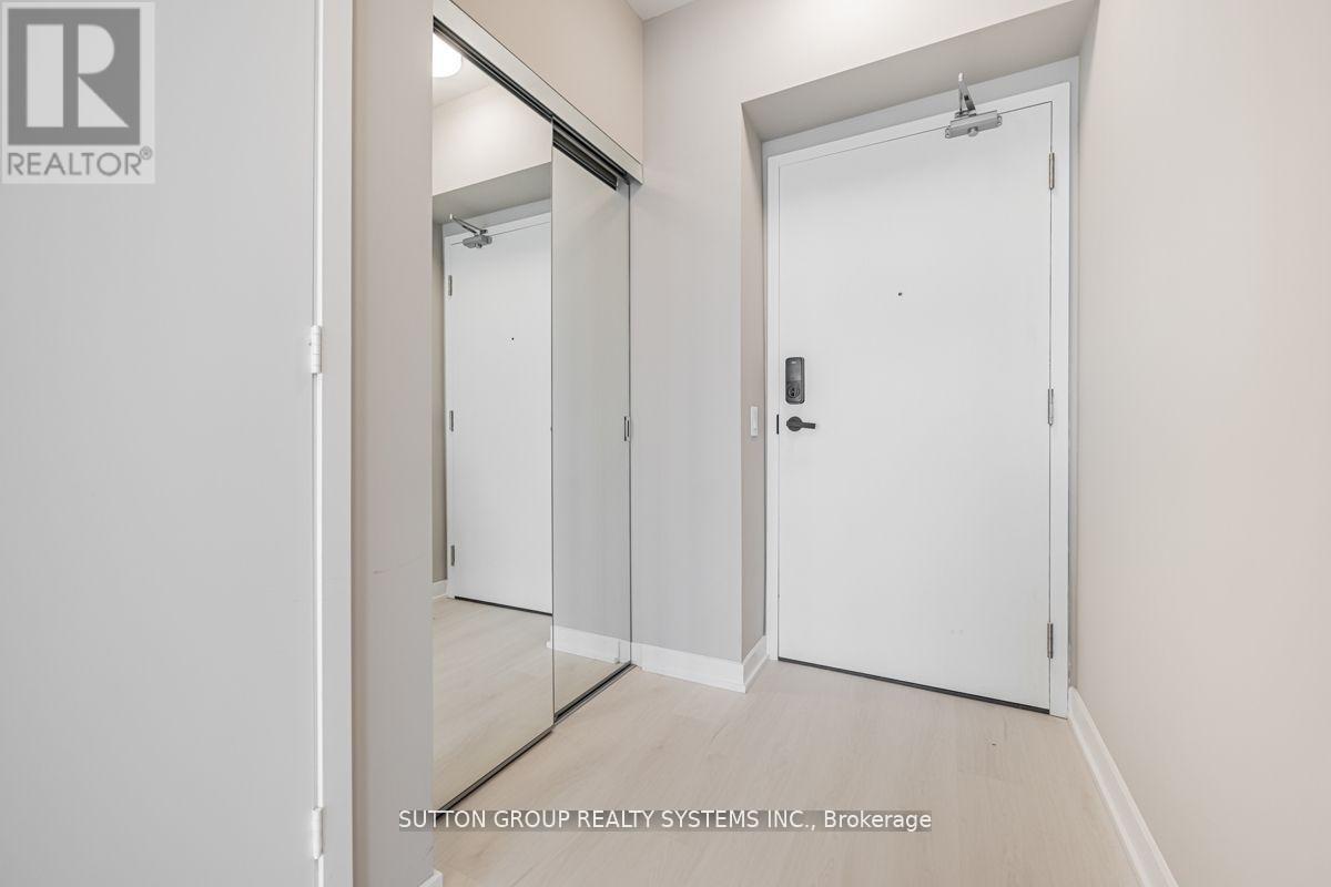 707 - 3900 Confederation Parkway, Mississauga, Ontario  L5B 0M3 - Photo 2 - W12884622