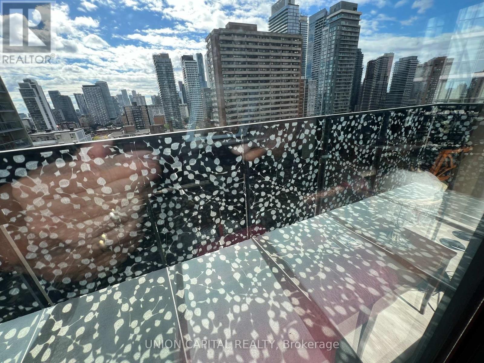 1406 - 55 Charles Street E, Toronto, Ontario  M4Y 0J1 - Photo 2 - C12884670