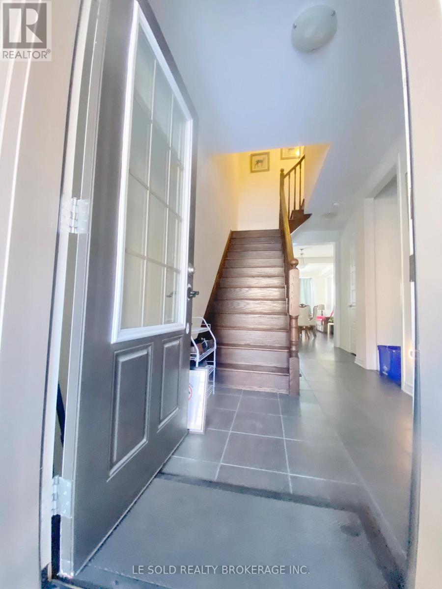 2nd Flr Room - 39 Ness Drive, Richmond Hill, Ontario  L4S 0K5 - Photo 2 - N12884662