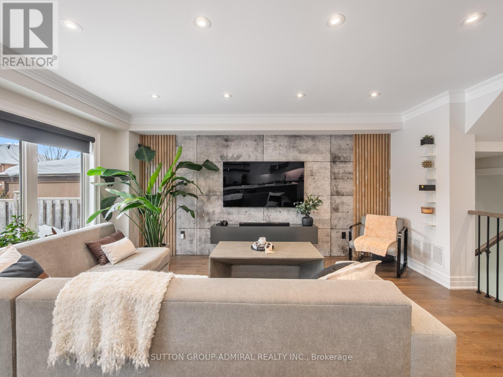 14 Booth Street, Bradford West Gwillimbury, Ontario  L3Z 0A3 - Photo 4 - N12884668