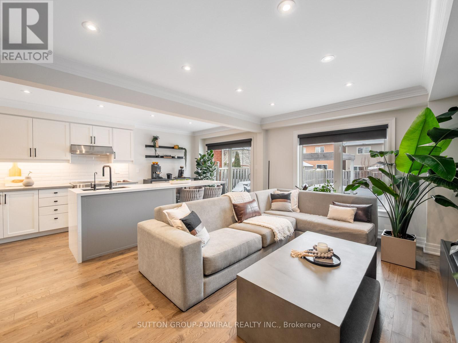 14 Booth Street, Bradford West Gwillimbury, Ontario  L3Z 0A3 - Photo 6 - N12884668