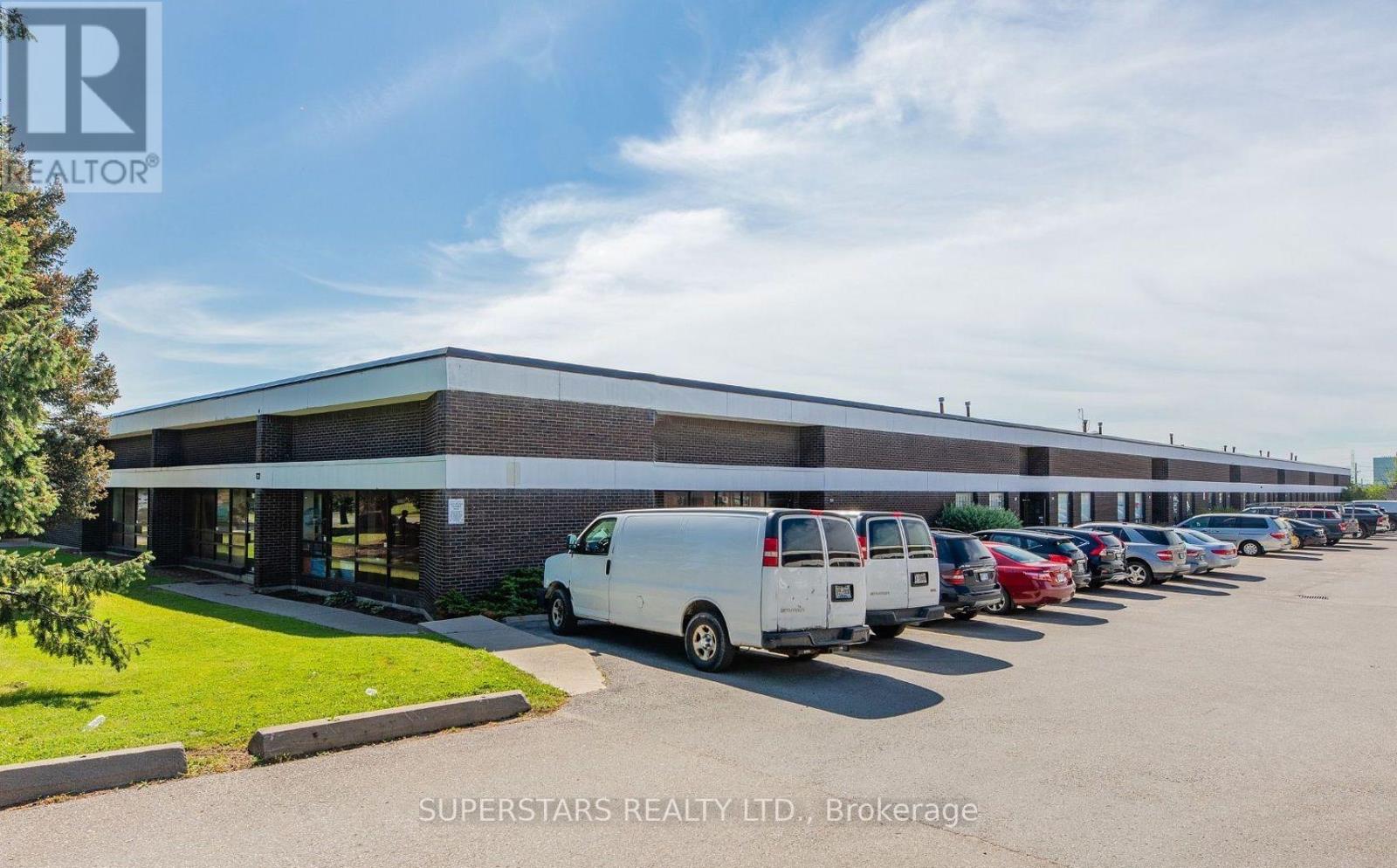 157 Dolomite Drive, Toronto, Ontario  M3J 2N1 - Photo 1 - W12884652