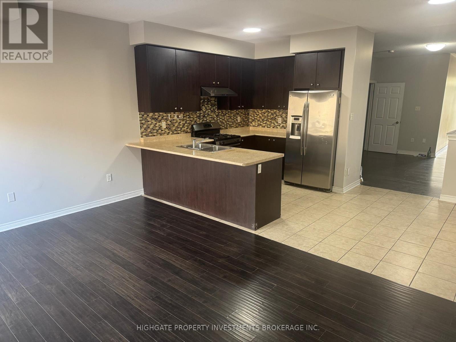 12 Frenchpark Circle, Brampton, Ontario  L6X 0Y5 - Photo 2 - W12884654