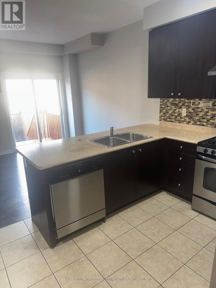 12 Frenchpark Circle, Brampton, Ontario  L6X 0Y5 - Photo 5 - W12884654