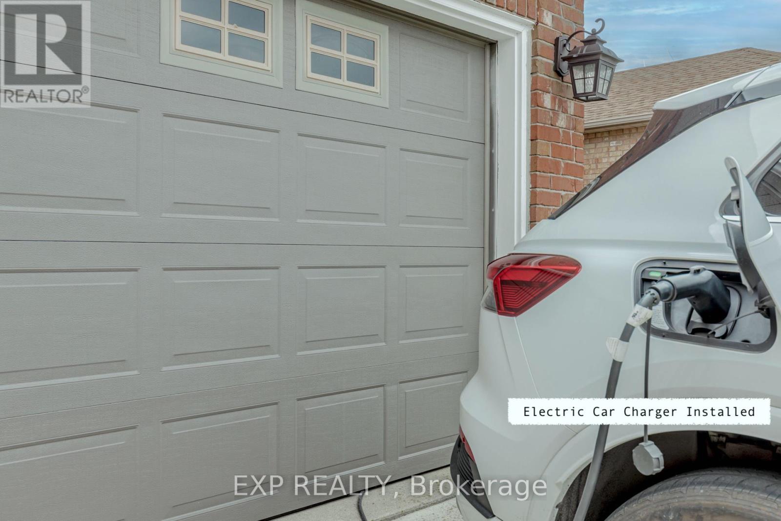 32 Vineberg Drive, Hamilton, Ontario  L9B 2P6 - Photo 4 - X12884660