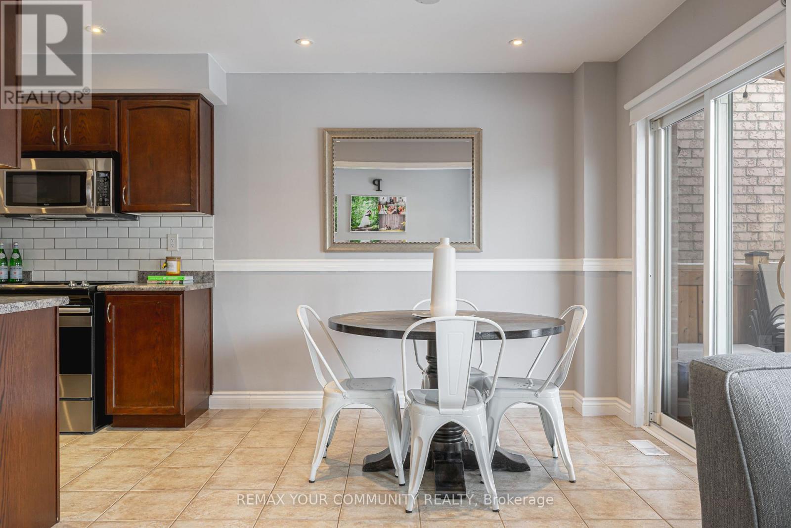 14 Armstrong Crescent, Bradford West Gwillimbury, Ontario  L3Z 0L1 - Photo 12 - N12884704