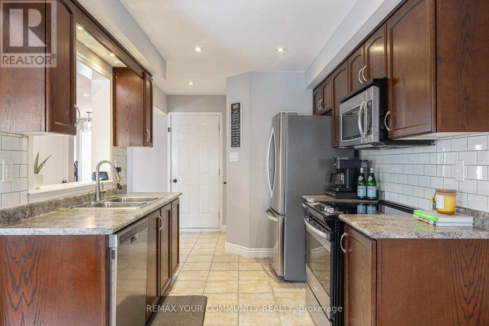 14 Armstrong Crescent, Bradford West Gwillimbury, Ontario  L3Z 0L1 - Photo 13 - N12884704