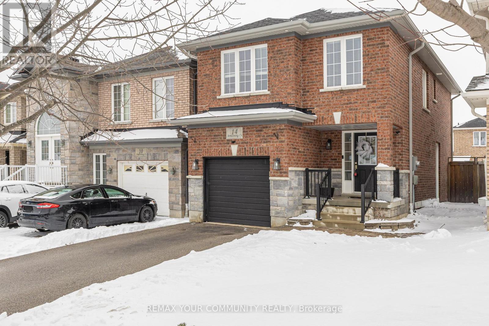 14 Armstrong Crescent, Bradford West Gwillimbury, Ontario  L3Z 0L1 - Photo 2 - N12884704