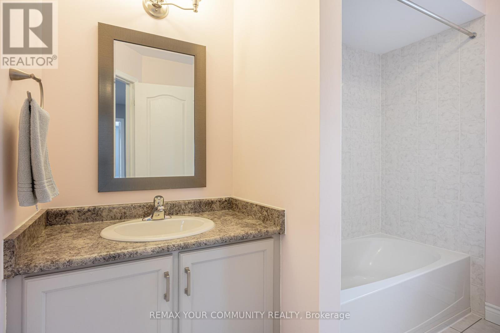 14 Armstrong Crescent, Bradford West Gwillimbury, Ontario  L3Z 0L1 - Photo 22 - N12884704