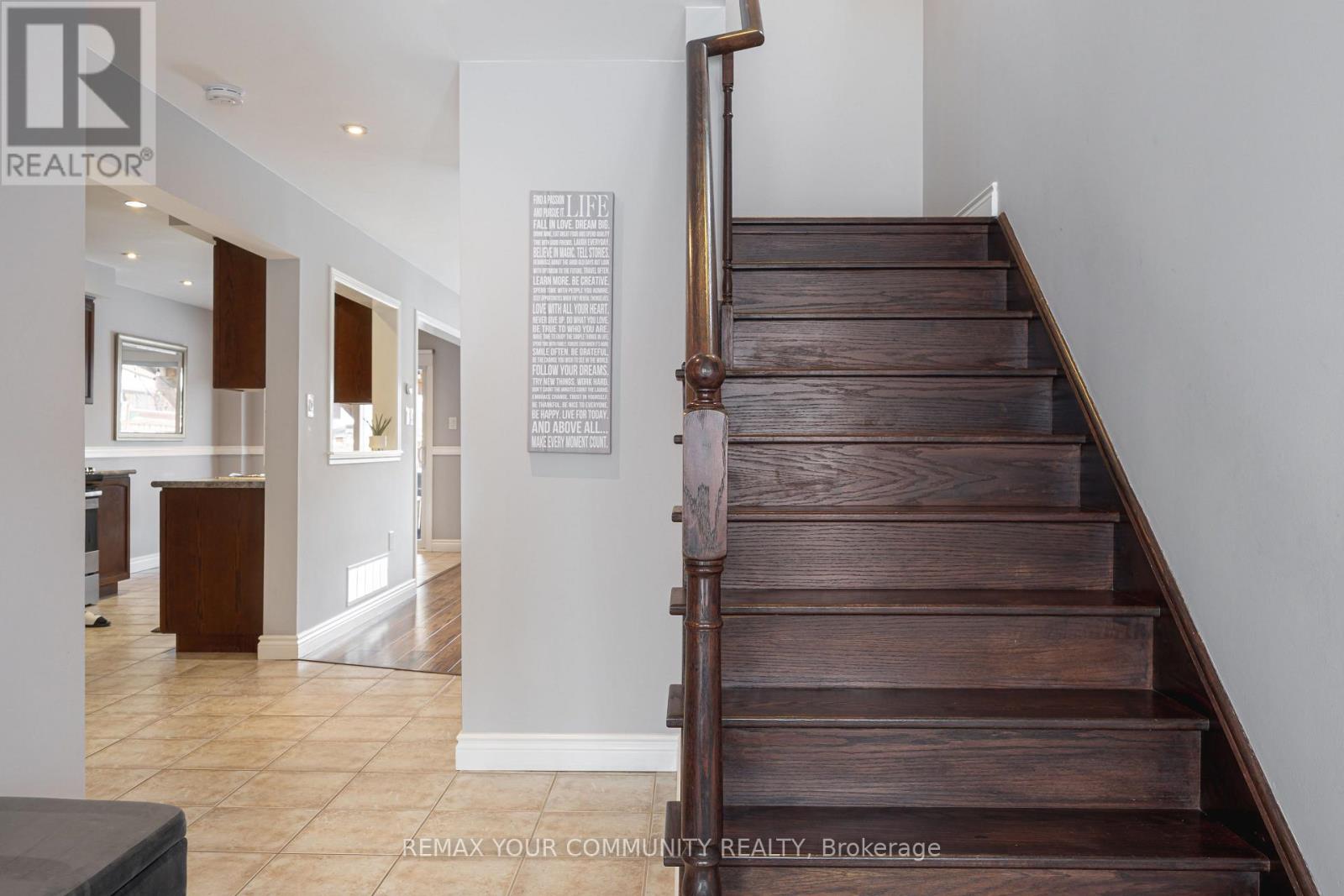 14 Armstrong Crescent, Bradford West Gwillimbury, Ontario  L3Z 0L1 - Photo 6 - N12884704