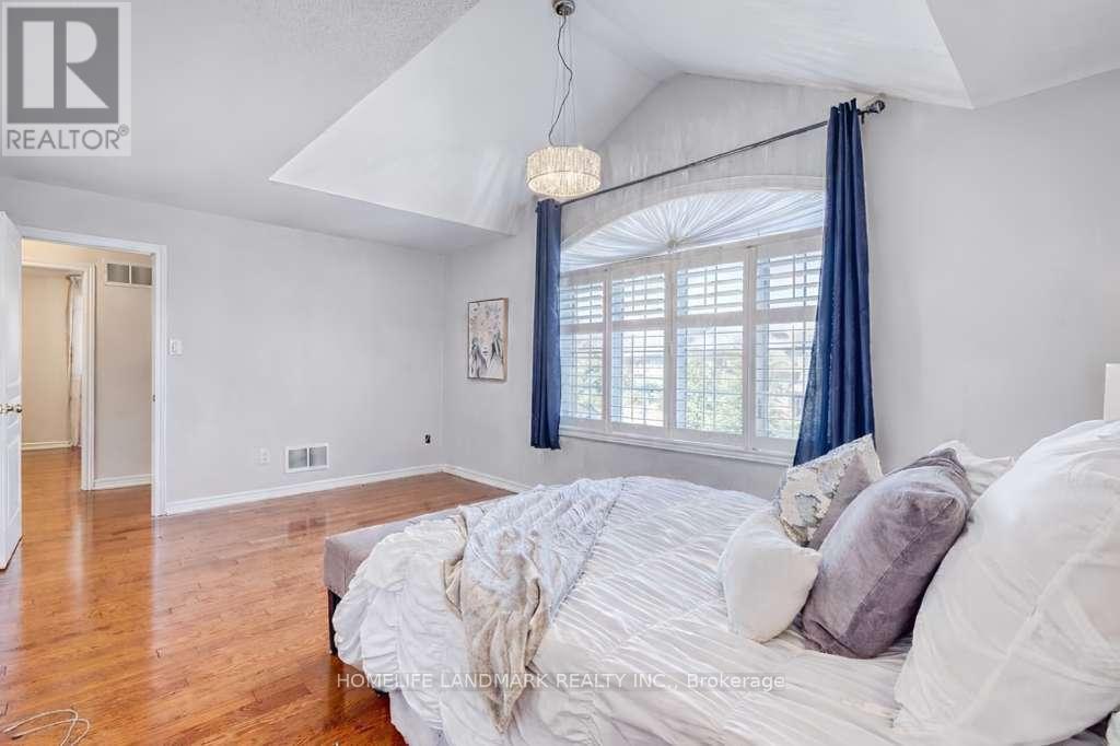 127 Rizal Avenue, Markham, Ontario  L6B 0E5 - Photo 21 - N12883156