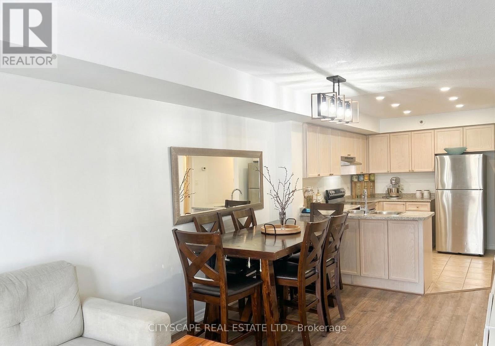 162 - 601 Shoreline Drive, Mississauga (Cooksville), Ontario  L5B 4K1 - Photo 4 - W12883442