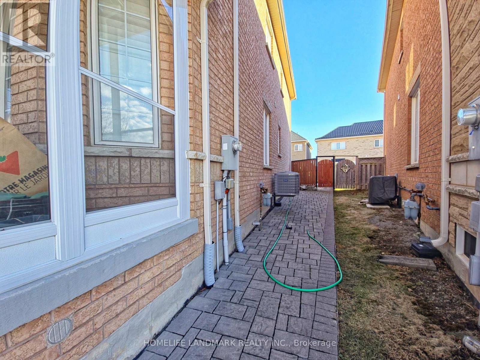 127 Rizal Avenue, Markham, Ontario  L6B 0E5 - Photo 37 - N12883156