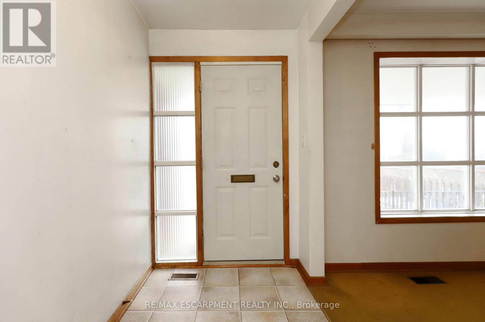 952 Mississauga Valley Boulevard, Mississauga, Ontario  L5A 2A2 - Photo 2 - W12884686