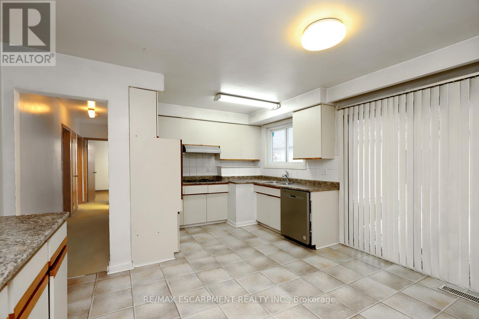 952 Mississauga Valley Boulevard, Mississauga, Ontario  L5A 2A2 - Photo 6 - W12884686