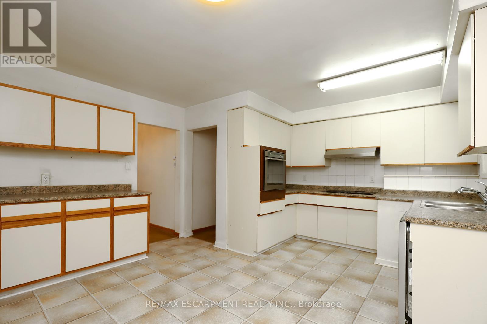 952 Mississauga Valley Boulevard, Mississauga, Ontario  L5A 2A2 - Photo 7 - W12884686