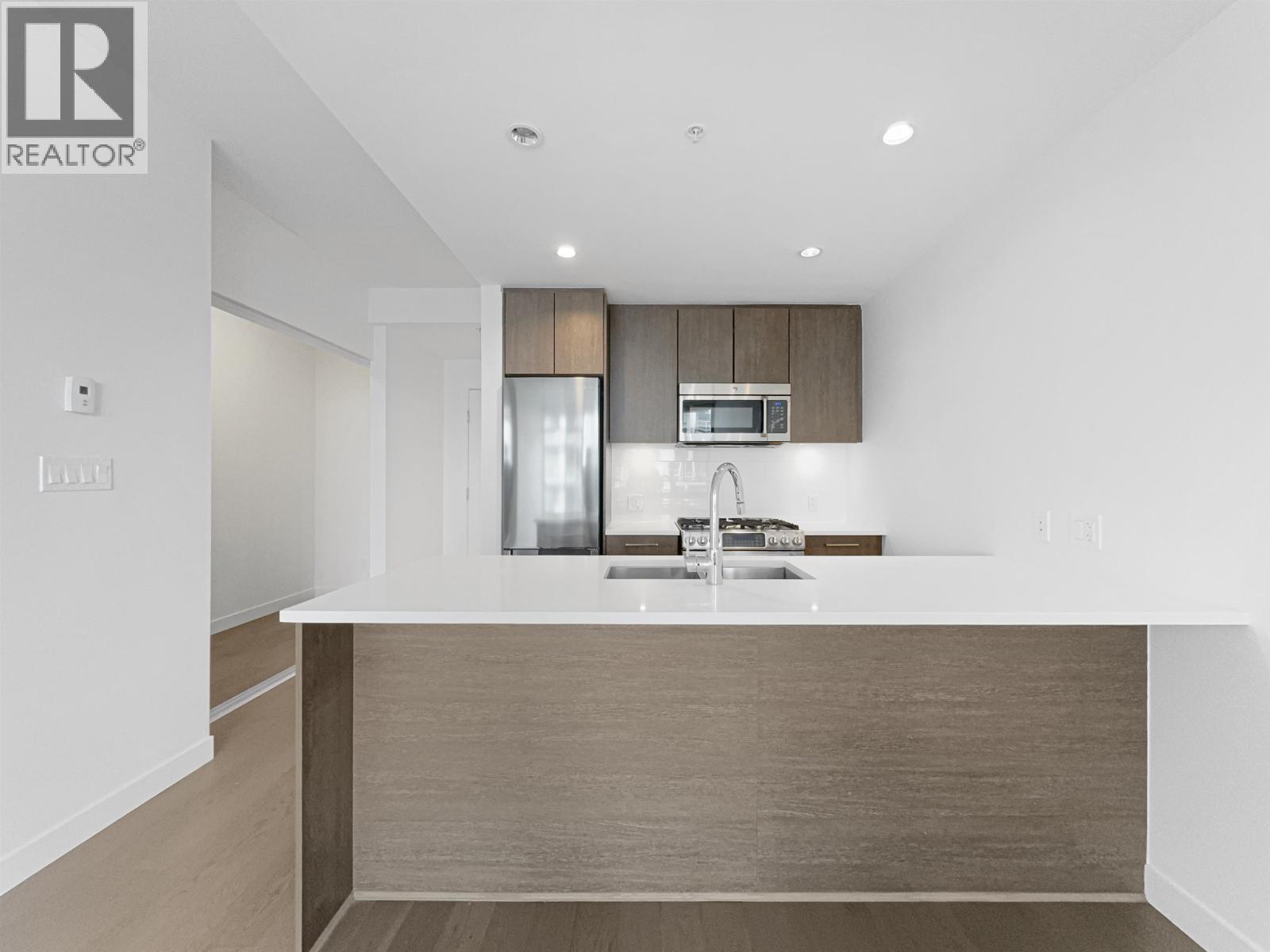 9xx 9060 UNIVERSITY CRESCENT, burnaby, British Columbia