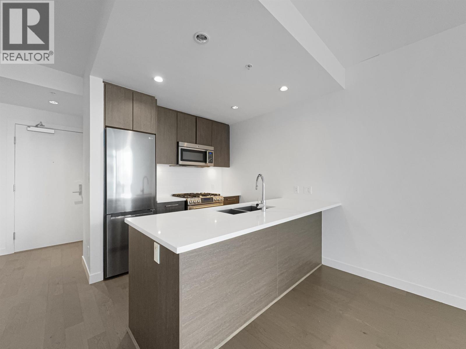 9xx 9060 University Crescent, Burnaby, British Columbia  V5A 0E1 - Photo 2 - R3099833