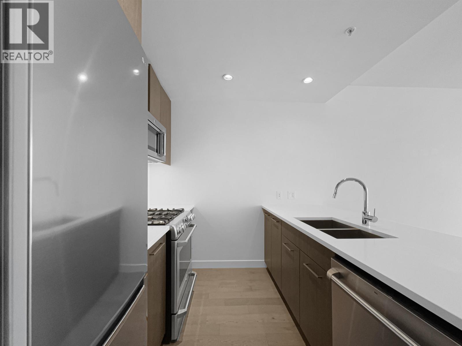 9xx 9060 University Crescent, Burnaby, British Columbia  V5A 0E1 - Photo 3 - R3099833