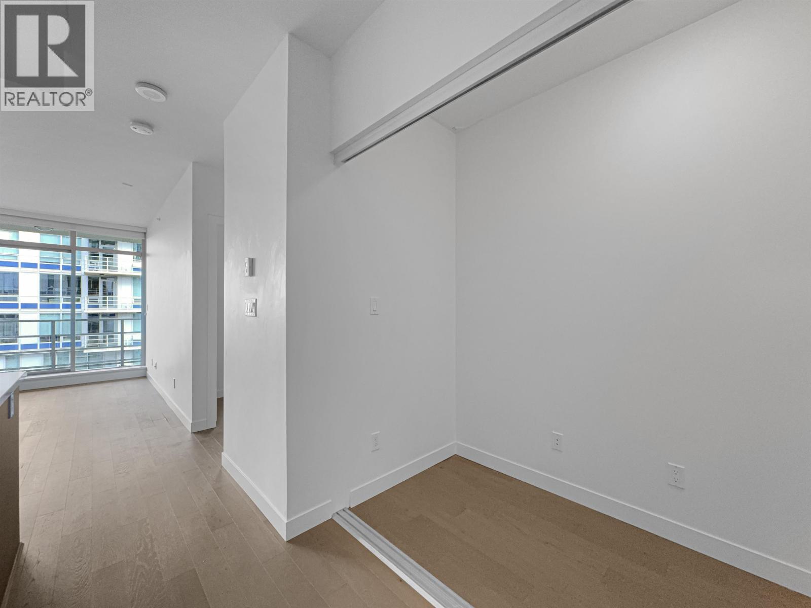 9xx 9060 University Crescent, Burnaby, British Columbia  V5A 0E1 - Photo 4 - R3099833